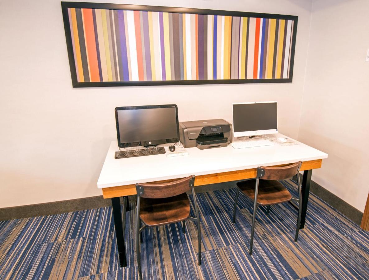Holiday Inn Express Hotel & Suites-Hinton By Ihg Exterior foto